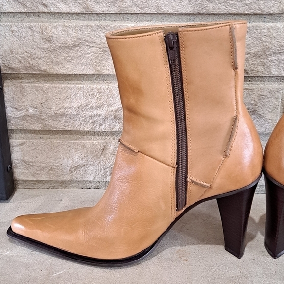 Steve Madden Leather Camel Colored Pointed Toe Boots 7.5B Triangle Heel Side Zip - Picture 7 of 10
